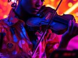Descubre cómo Sudan Archives fusiona violín, R&B, electrónica y tradiciones sudanesas con loop pedals en 7 pasos que están redefiniendo el pop.